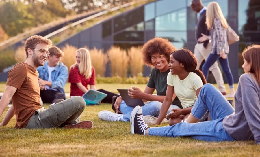 Balance Studying and Social Life How to balance studying and social life in college without failing