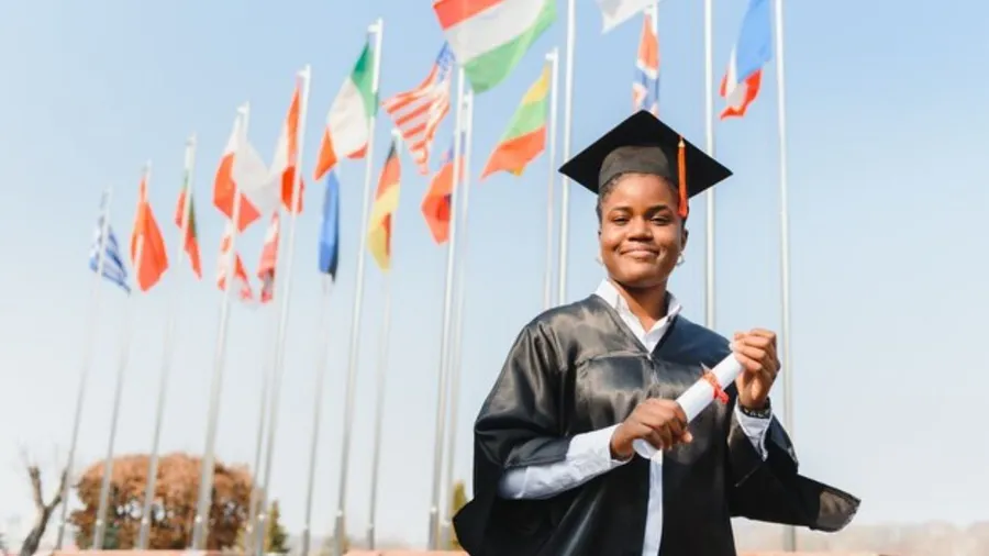 Undergraduate bachelor degree scholarships for global international students