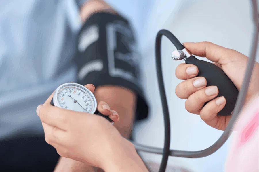 Early warning signs of high blood pressure and hypertension symptoms
