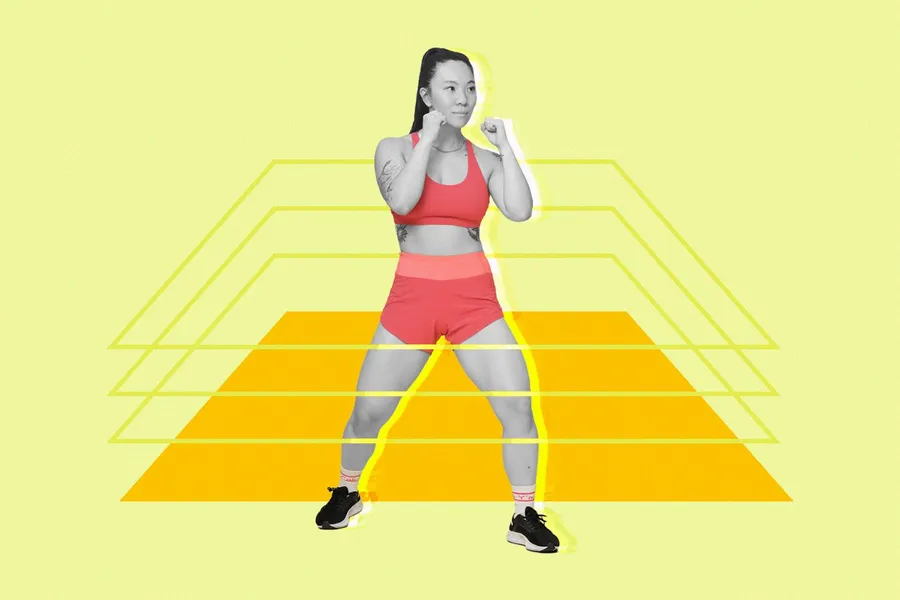 Beginner Boxing Training Routine at Home Step by Step Beginner doing boxing shadow boxing at home
