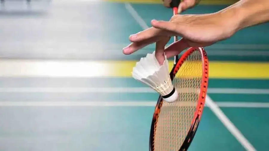 Basic rules of badminton explained for beginners court boundaries and scoring