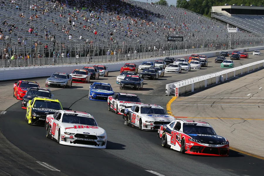 Basics of Car Racing Rules and Regulations Explained Car racing flags and track marshals explaining rules